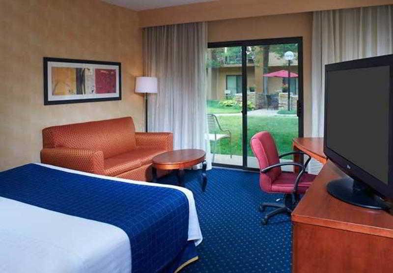 Courtyard By Marriott Chicago נייפרוויל חדר תמונה