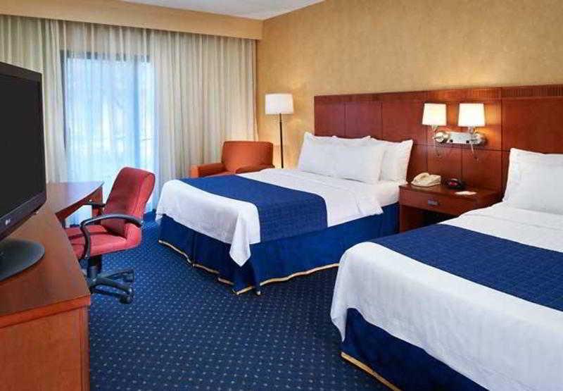 Courtyard By Marriott Chicago נייפרוויל חדר תמונה
