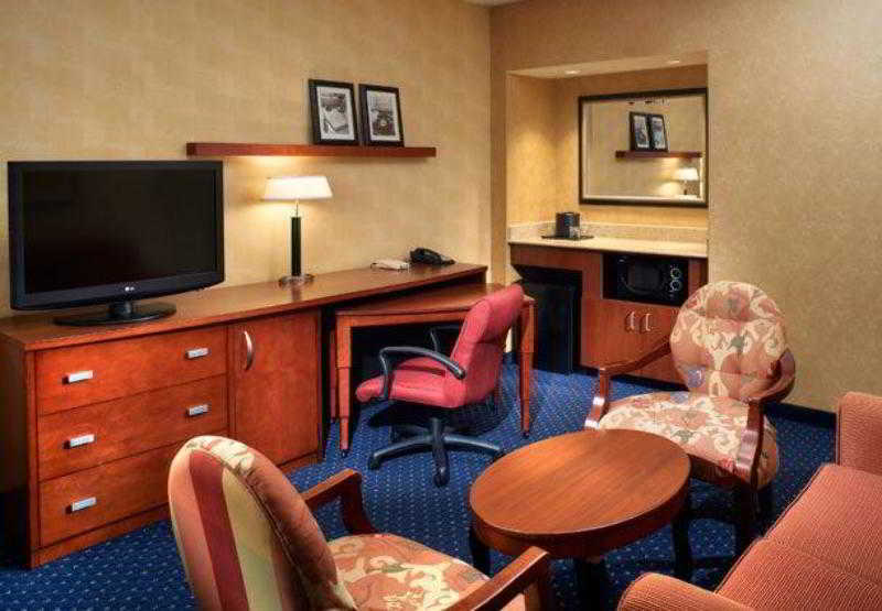 Courtyard By Marriott Chicago נייפרוויל מראה חיצוני תמונה